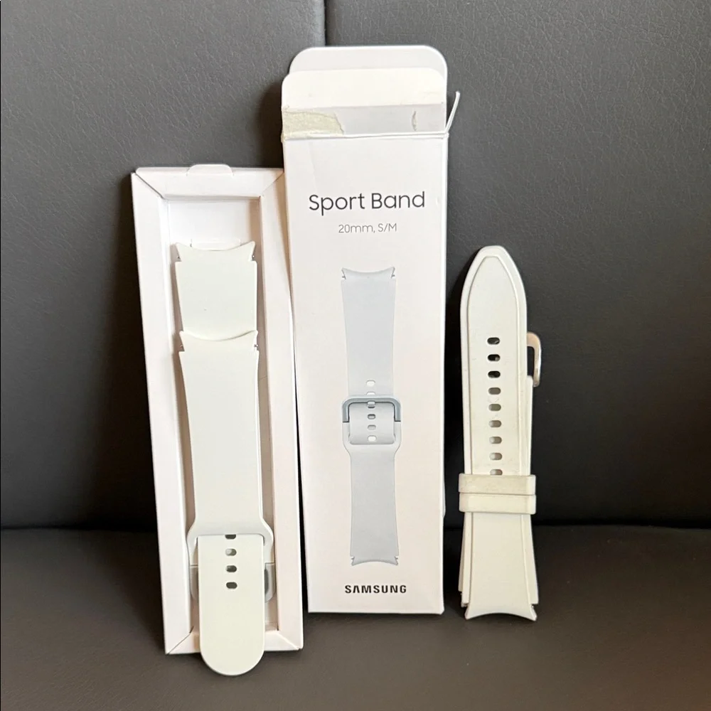 Samsung Sport Band in Soft Gray size S/M. Along with an additional sport band